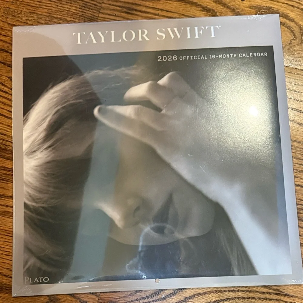 Taylor Swift OFFICIAL 2026 7 x 14 Inch Hanging Monthly Wall Calendar new sealed